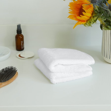 White Serene Ultraplush Australian Cotton Bath Mat | Italic