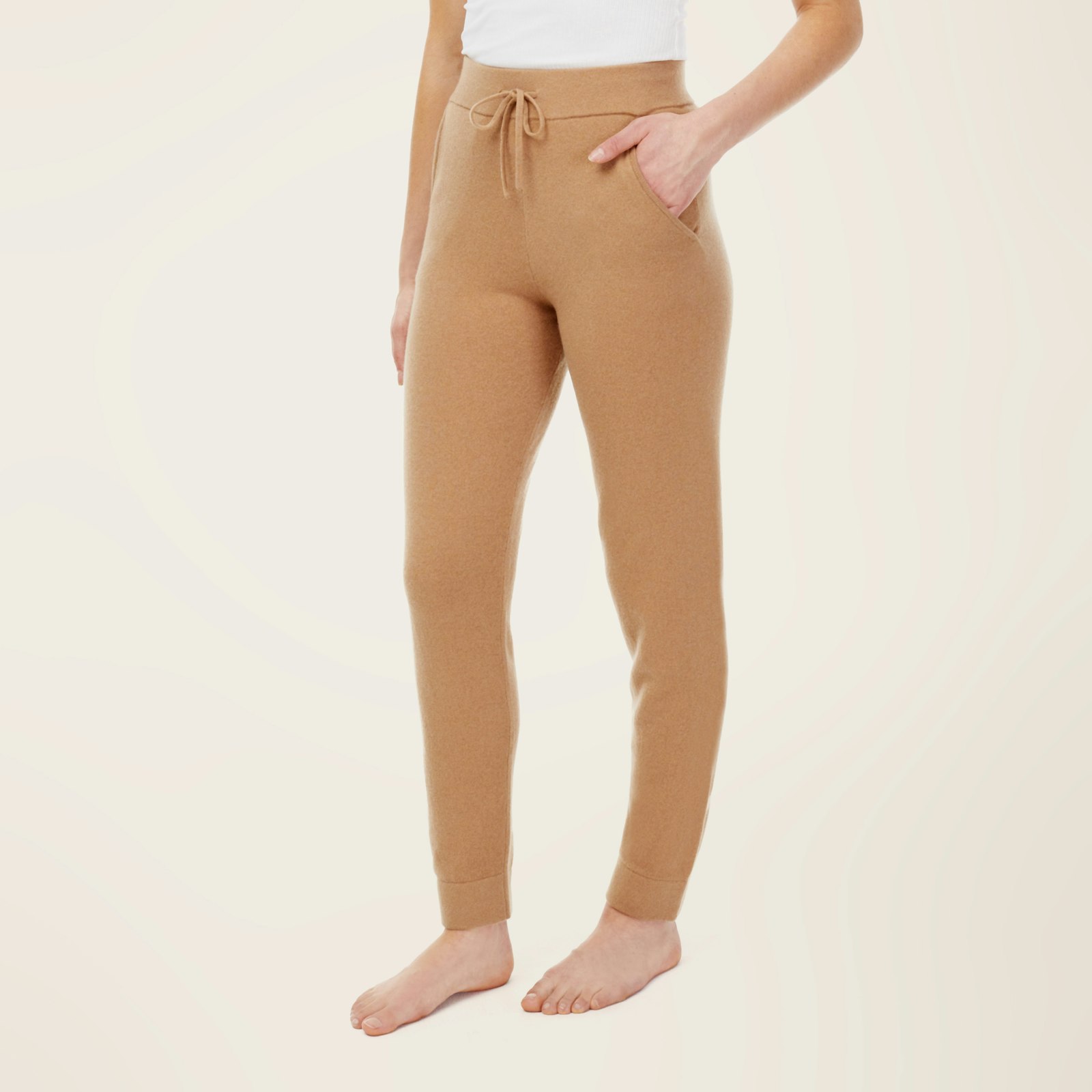Recycled_Cashmere_Jogger_Camel_Womens_OnFigure_1x1_1806.jpg