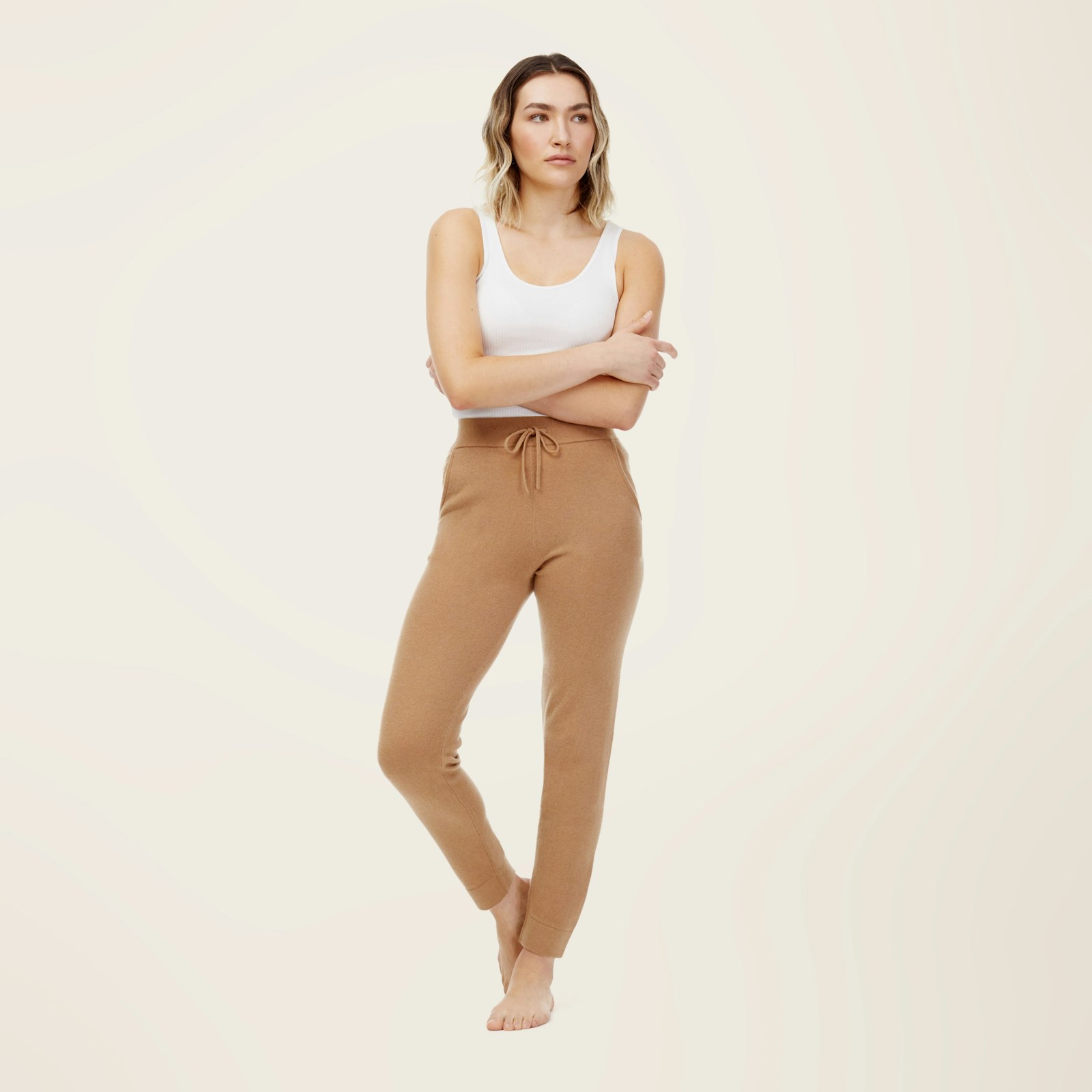 Recycled_Cashmere_Jogger_Camel_Womens_OnFigure_1x1_1777.jpg