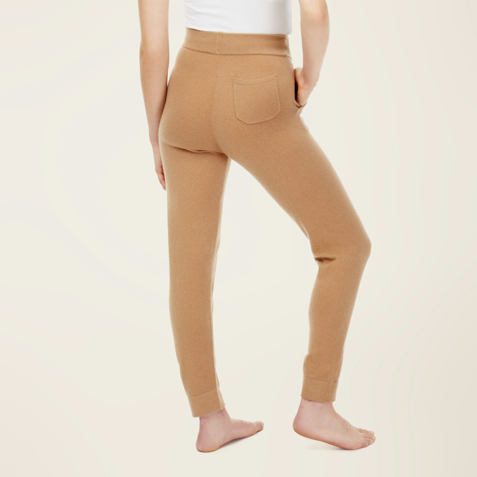 Recycled_Cashmere_Jogger_Camel_Womens_OnFigure_1x1_1815.jpg