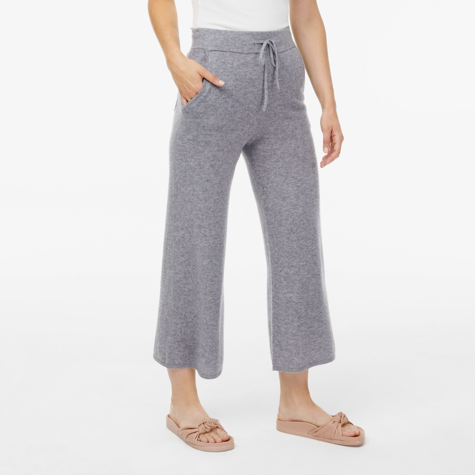 Recycled_Cashmere_LoungePant_Gray_Womens_OnFigure_1x1_1418.jpg