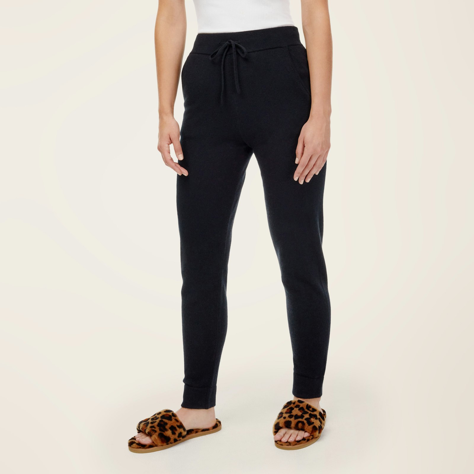 Recycled_Cashmere_Jogger_Black_Womens_OnFigure_1x1_1275.jpg