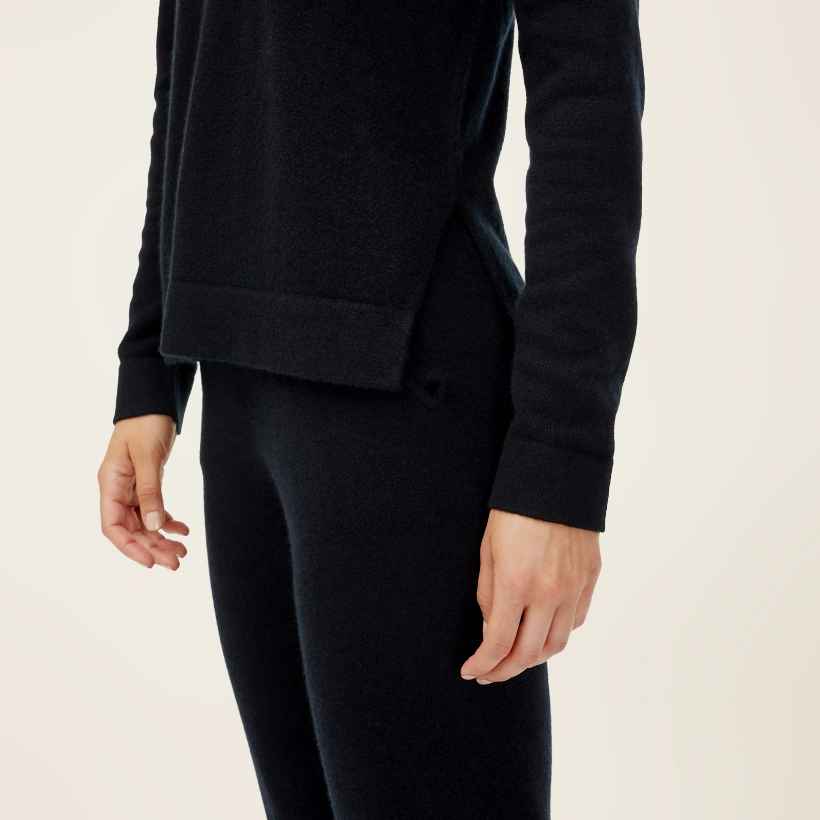 Recycled_Cashmere_Hoodie_Black_Womens_OnFigure_1x1_1235.jpg