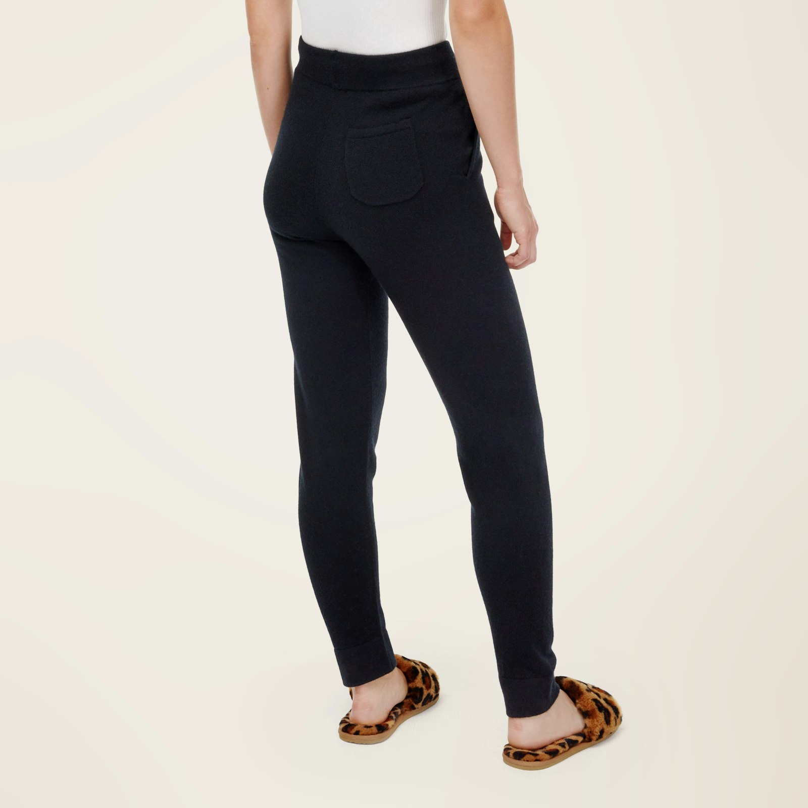 Recycled_Cashmere_Jogger_Black_Womens_OnFigure_1x1_1289.jpg
