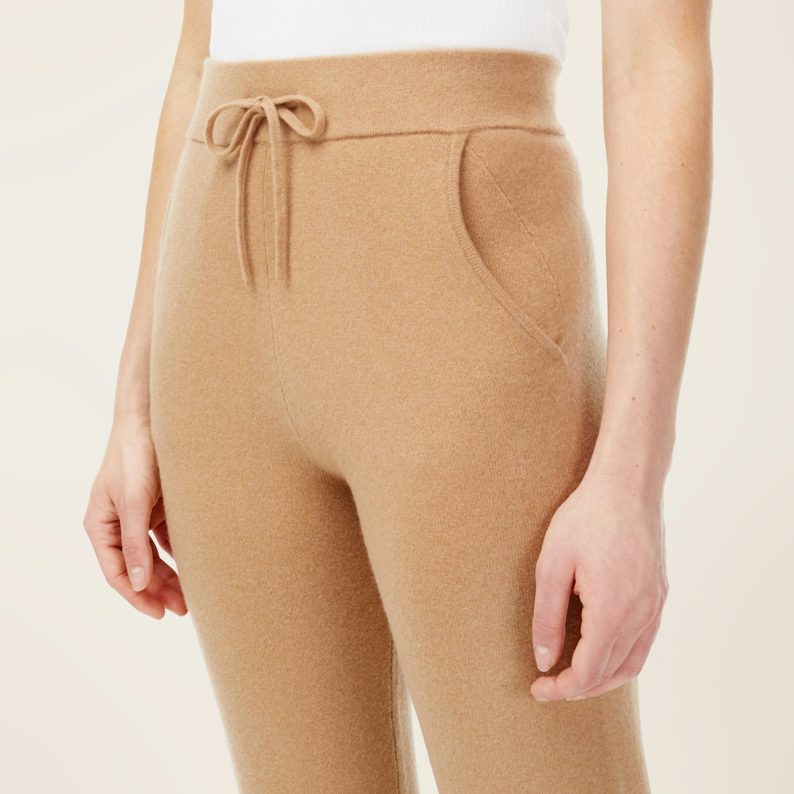 Recycled_Cashmere_Jogger_Camel_Womens_OnFigure_1x1_1826.jpg